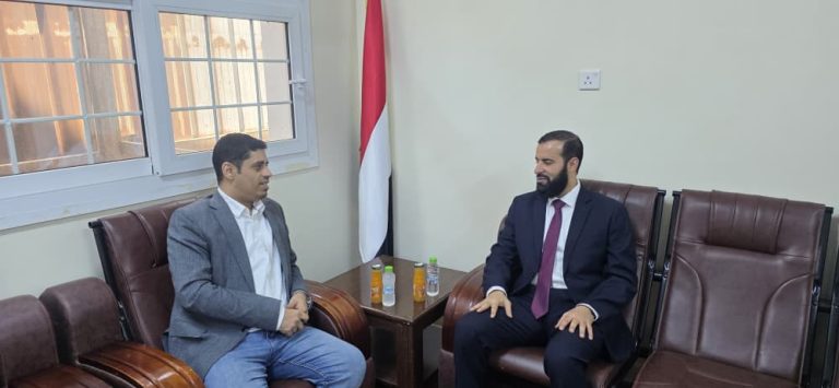 وزير حقوق الإنسان يلتقي محافظ أبين لبحث تعزيز التعاون الحقوقي والإنساني